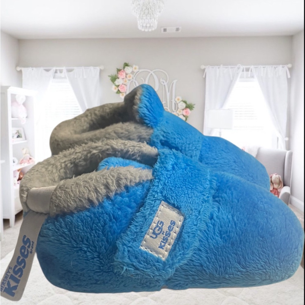 UGG Kisses Bixbee Faux Fur Booties - Baby COLOR: Blue  Size : 04/05 - Picture 4 of 6